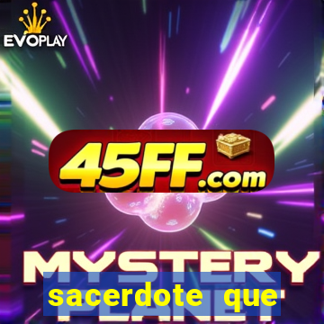 sacerdote que morreu no santo dos santos